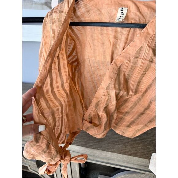 C64 NEEM Living NWT NL Cara Top Muddy Rose Wrap Crop Top V Neck Size Small - Picture 6 of 10
